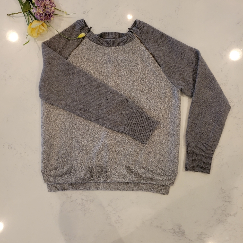 Banana Republic Sweater, Size M, Made of Italian yarn!  Fits like a Small.